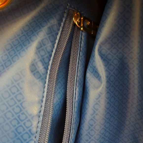 🦄Giveaway! 🦄GGheradini Italy blue bag AUTHENTIC  so SOFT! Shoulder bag - Picture 4 of 8